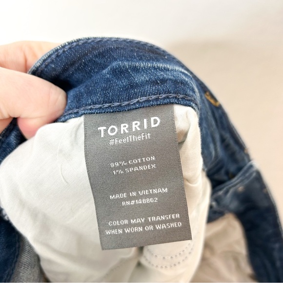 NWT Torrid Bermuda Boyfriend Vintage Stretch Mid Rise Jean Shorts Plus Size 16 - Picture 2 of 8